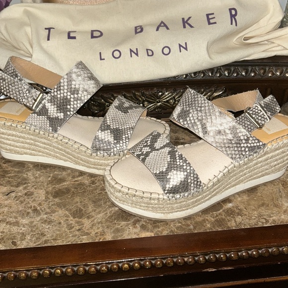 Dolce Vita Great spring time wedges - Picture 3 of 4